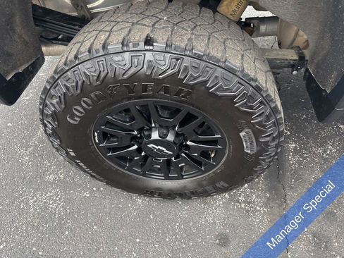 Used 2025 Chevrolet Silverado 2500 ZR2 w/ Technology Package image 26