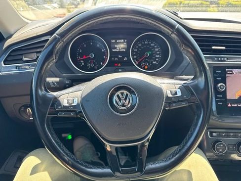 Used 2018 Volkswagen Tiguan SEL AWD/4WD image 17