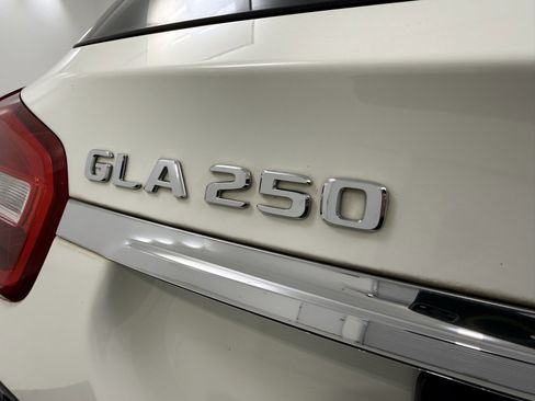 Used 2018 Mercedes-Benz GLA 250 image 9