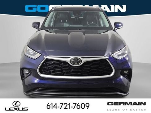 Used 2020 Toyota Highlander XLE AWD/4WD image 3