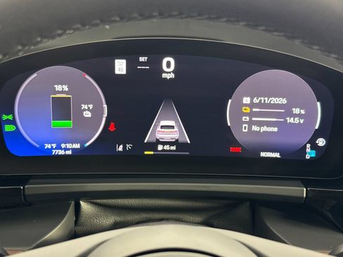 Certified 2025 Porsche Macan 4S Electric AWD/4WD image 31
