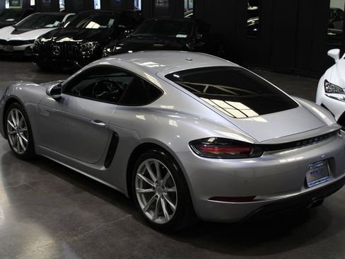 Used 2018 Porsche 718 Cayman RWD image 15