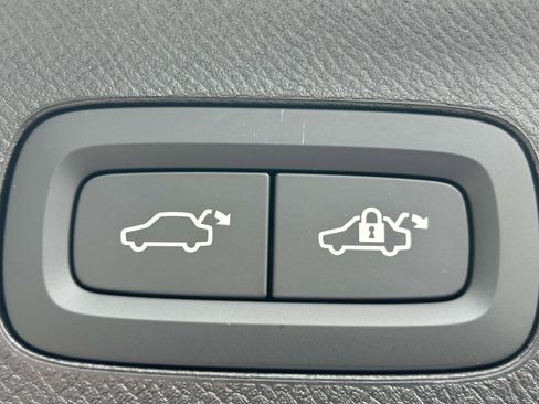 New 2026 Volvo XC90 B6 Plus w/ Protection Package Premier image 19