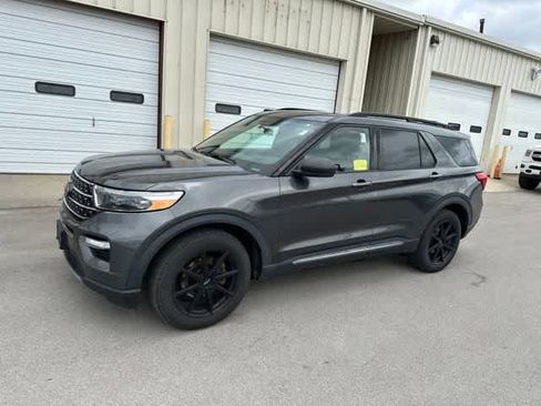 Used 2020 Ford Explorer XLT w/ Equipment Group 202A AWD/4WD image 12