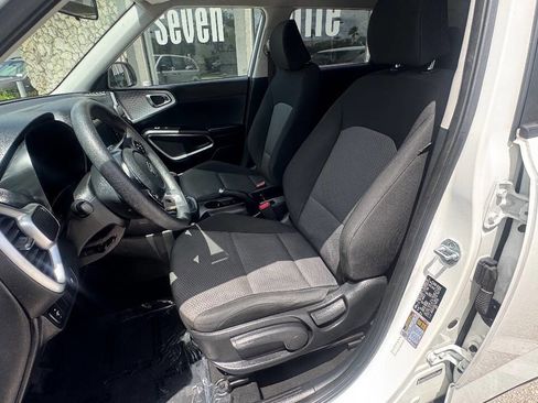 Used 2020 Kia Soul LX image 10