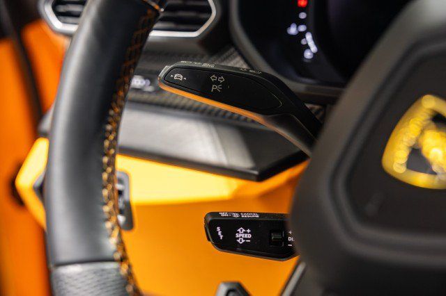 Used 2022 Lamborghini Urus AWD/4WD image 42