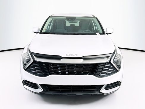 Used 2025 Kia Sportage LX image 2