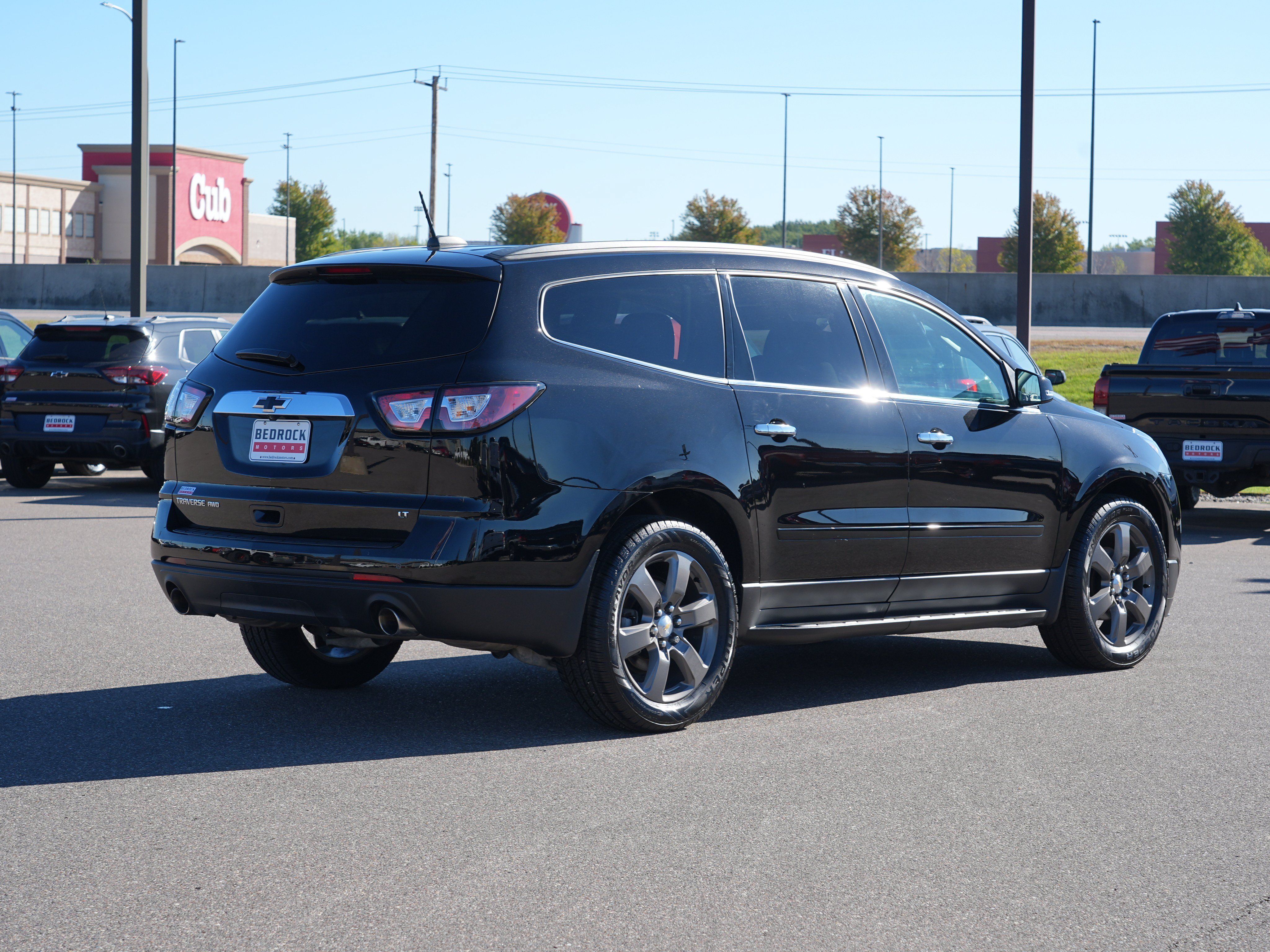 Used 2017 Chevrolet Traverse LT w/ Graphite Special Edition AWD/4WD image 3