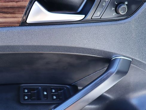 Used 2020 Volkswagen Passat 2.0T SEL image 38