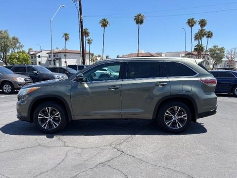 Used 2016 Toyota Highlander XLE AWD/4WD image 6