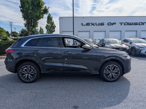 Used 2025 Audi Q5 Premium Plus AWD/4WD image 2