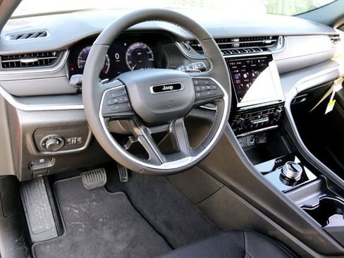 New 2025 Jeep Grand Cherokee L Laredo image 8