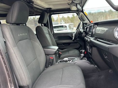 Used 2018 Jeep Wrangler Unlimited Sahara w/ Cold Weather Group image 23
