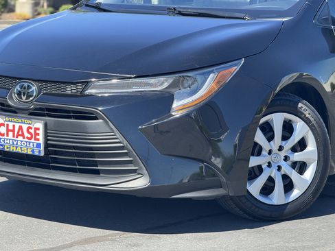 Used 2023 Toyota Corolla LE image 3