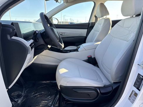 Used 2025 Hyundai Tucson SE image 22