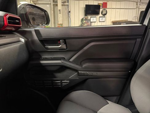 Used 2025 Toyota Tacoma TRD Sport image 35