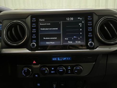 Certified 2022 Toyota Tacoma SR5 AWD/4WD image 18