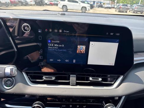Used 2025 Chevrolet Equinox LT AWD/4WD image 12