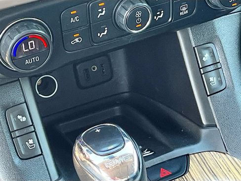 Used 2019 GMC Acadia Denali w/ Technology Package AWD/4WD image 21