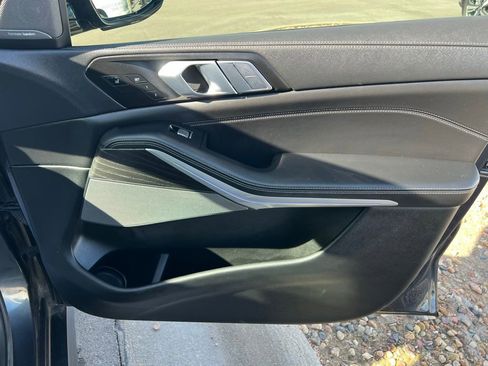 Used 2022 BMW X7 M50i image 34