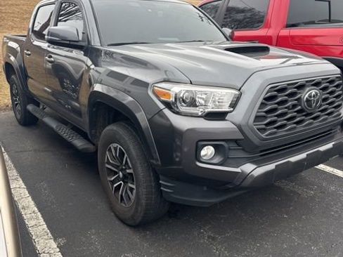 Used 2021 Toyota Tacoma TRD Sport w/ Technology Package image 2