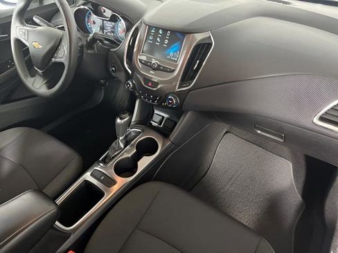 Used 2017 Chevrolet Cruze LT w/ Convenience Package image 25