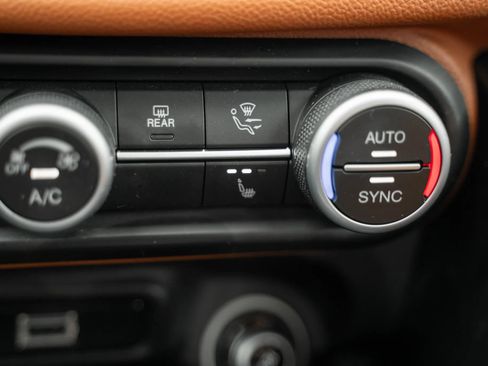 Used 2020 Alfa Romeo Giulia AWD w/ Cold Weather Package image 24