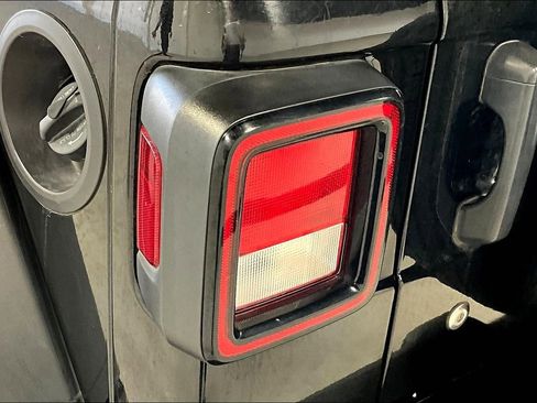 Used 2023 Jeep Wrangler Sport image 37