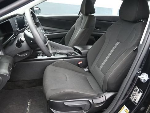 Used 2025 Hyundai Elantra SE FWD image 23