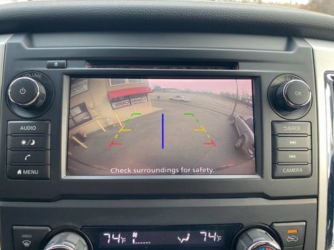 Used 2019 Nissan Titan SV w/ SV Convenience Package image 16