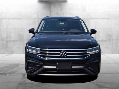 Certified 2023 Volkswagen Tiguan SE w/ Panoramic Sunroof Package AWD/4WD image 4
