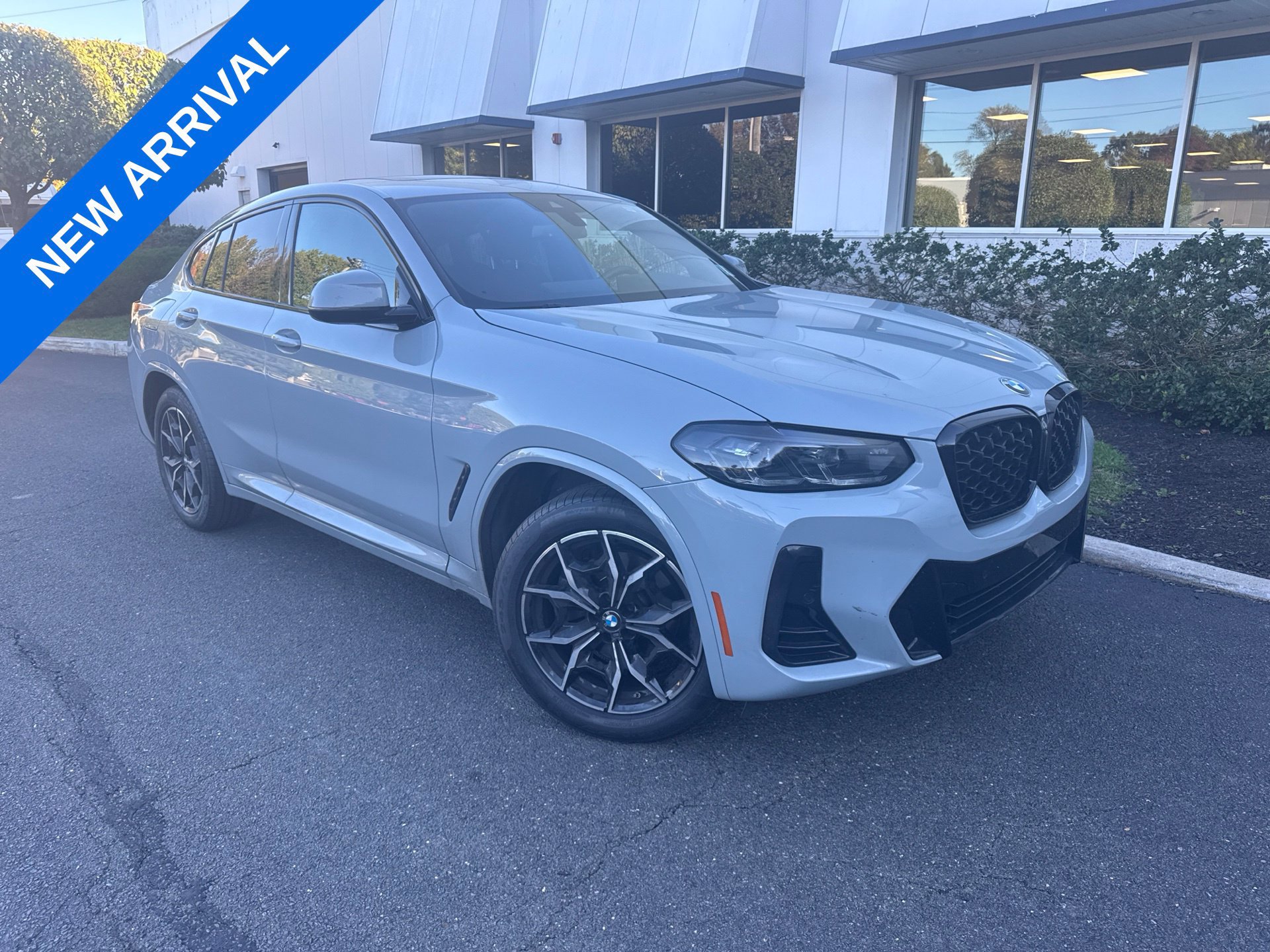 Used 2024 BMW X4 xDrive30i w/ M Sport Package AWD/4WD image 1