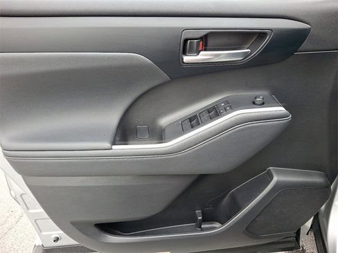 Used 2023 Toyota Highlander XSE image 14