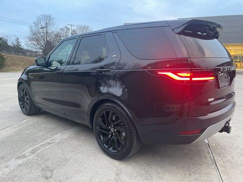 Used 2024 Land Rover Discovery S image 6