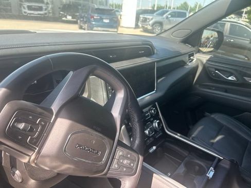 Used 2022 GMC Yukon XL Denali AWD/4WD image 8