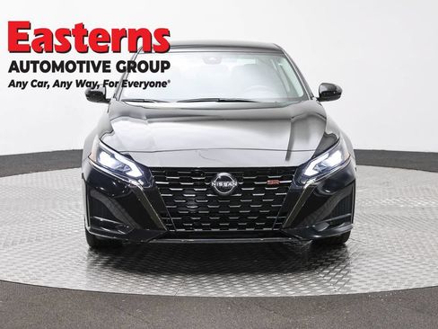 Used 2023 Nissan Altima 2.5 SR AWD/4WD image 2