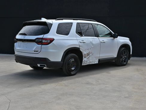 Used 2025 Honda Pilot Sport image 6