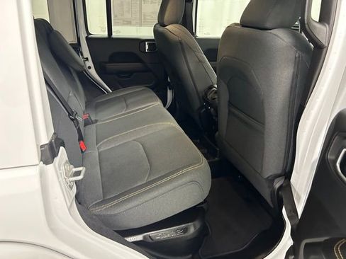 Used 2025 Jeep Wrangler Unlimited Sahara image 14