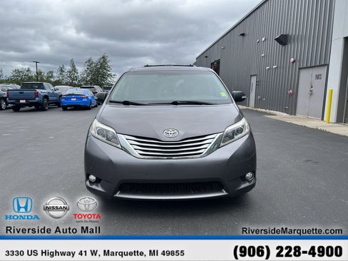 Used 2015 Toyota Sienna Limited Premium w/ Four Season Floor Mat Package FWD image 2