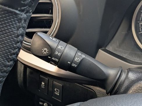 Used 2022 Toyota Tacoma Limited image 24