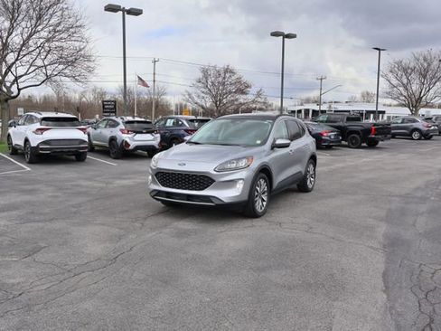 Used 2022 Ford Escape Titanium w/ Class II Trailer Tow Package image 3