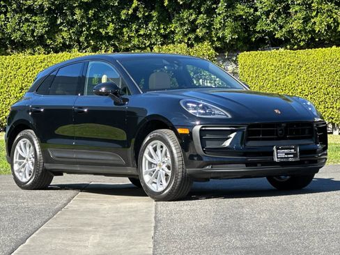 Certified 2025 Porsche Macan image 10
