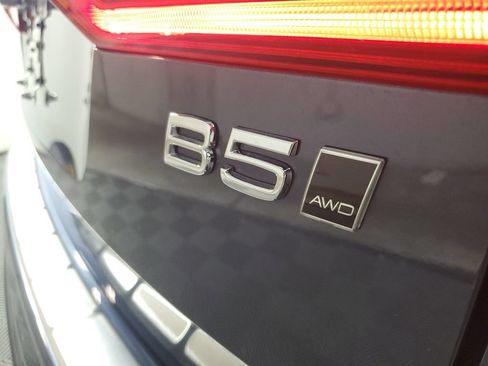 Used 2024 Volvo XC60 B5 Plus w/ Protection Package Premier AWD/4WD image 9