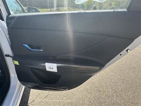 New 2025 Hyundai Elantra Limited image 16