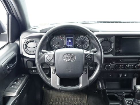Used 2018 Toyota Tacoma TRD Off-Road AWD/4WD image 24