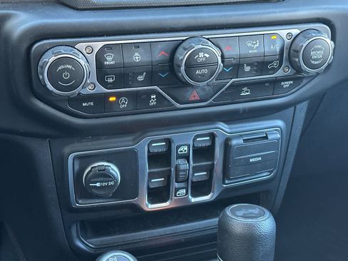 Used 2023 Jeep Wrangler Freedom Edition image 21