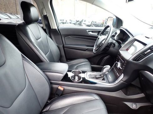 Used 2018 Ford Edge Titanium image 10