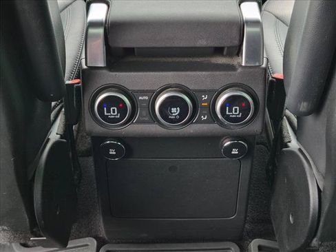 Used 2020 Land Rover Discovery Landmark AWD/4WD image 17