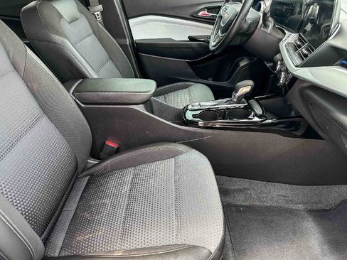 Used 2025 Chevrolet Trax LT w/ Driver Confidence Package FWD image 22