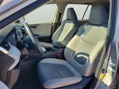 Used 2020 Toyota RAV4 Limited image 17